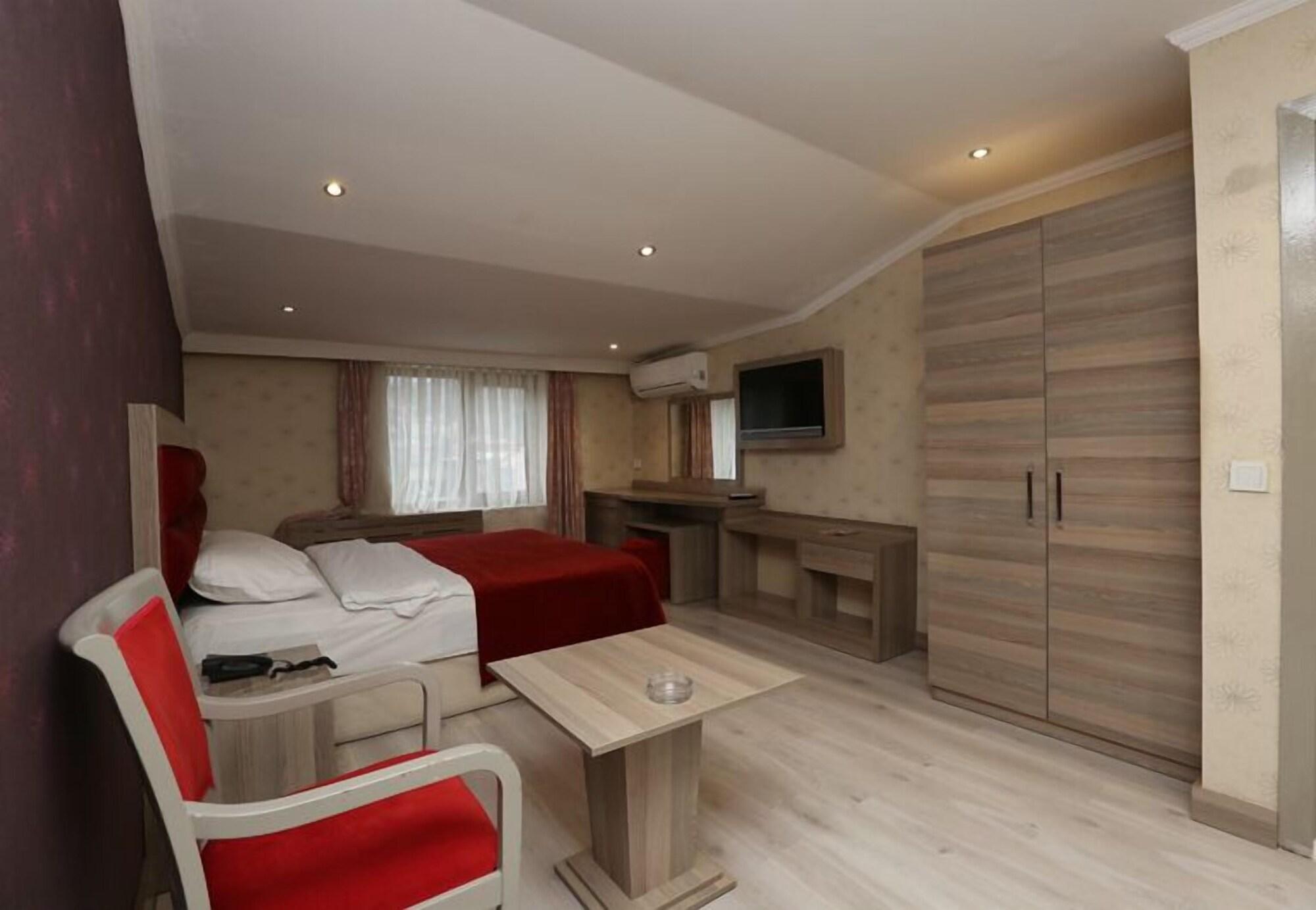 Hotel Mora
