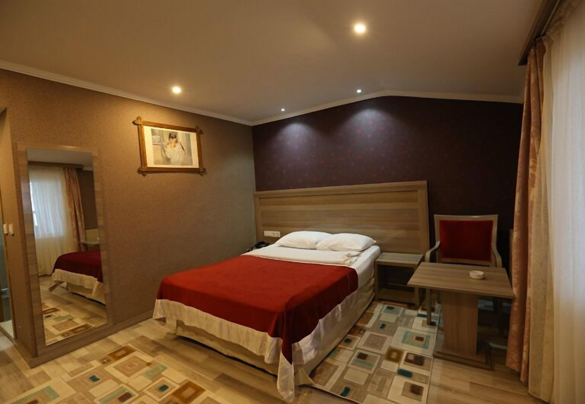 Hotel Mora 3*