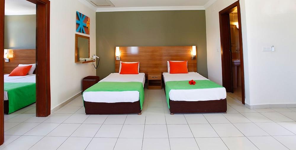 Hotel Sunlight Garden 3*