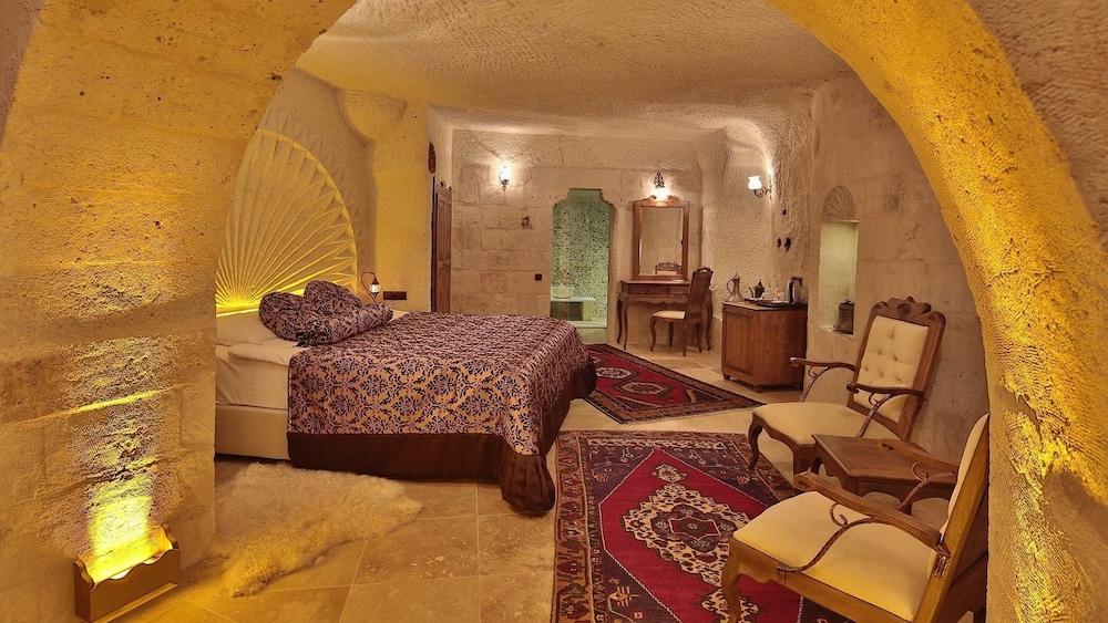 Phocas Cave Hotel 2*