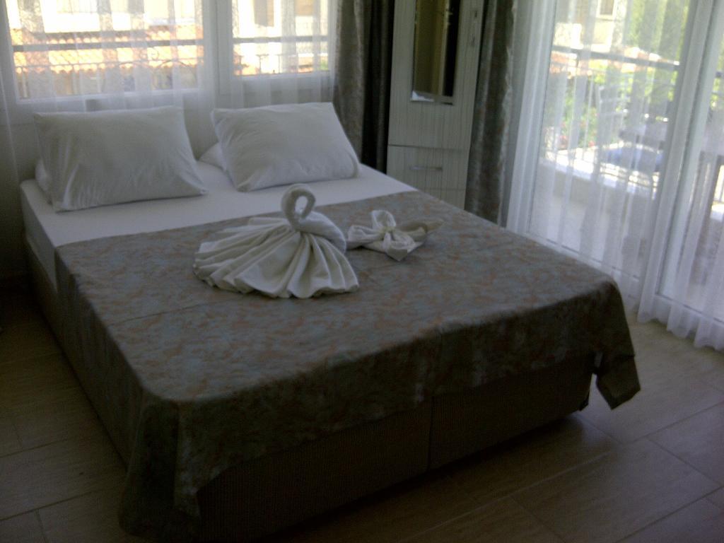 Foca Palas Pension Guest house
