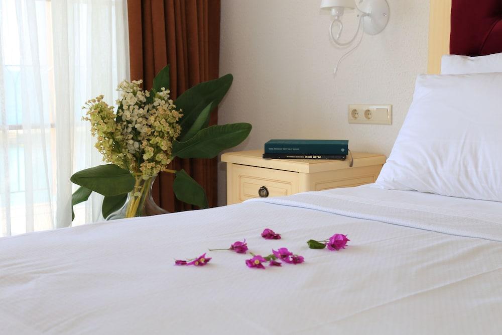 Hotel Ceshme 3*