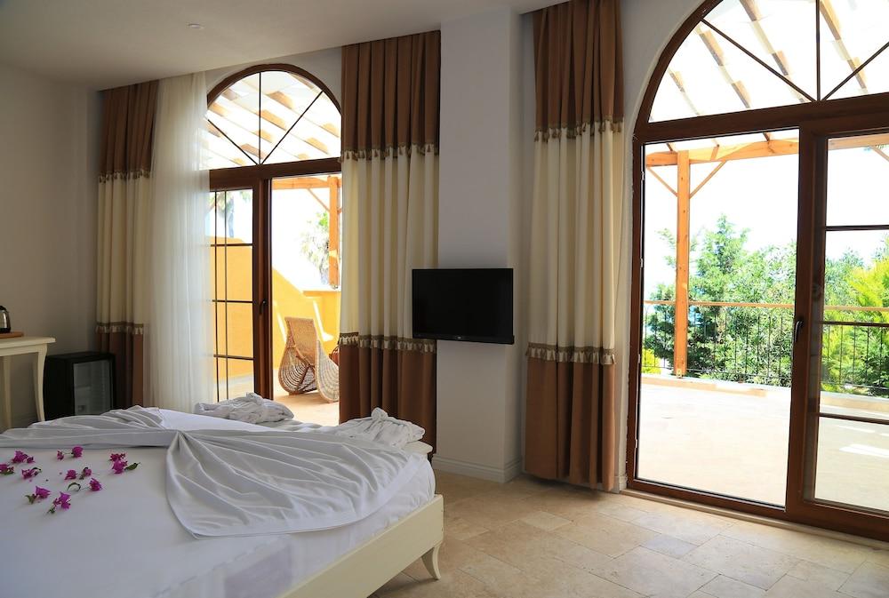 Hotel Ceshme 3*