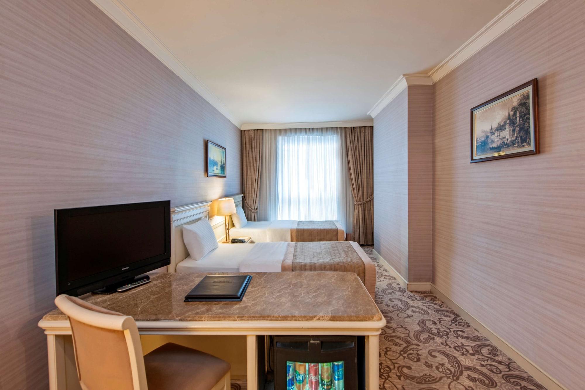 Hotel Elite World Comfy Taksim 4*