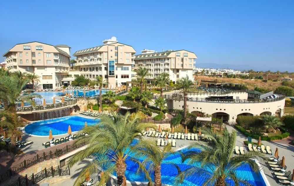 Novum Garden 5* Side