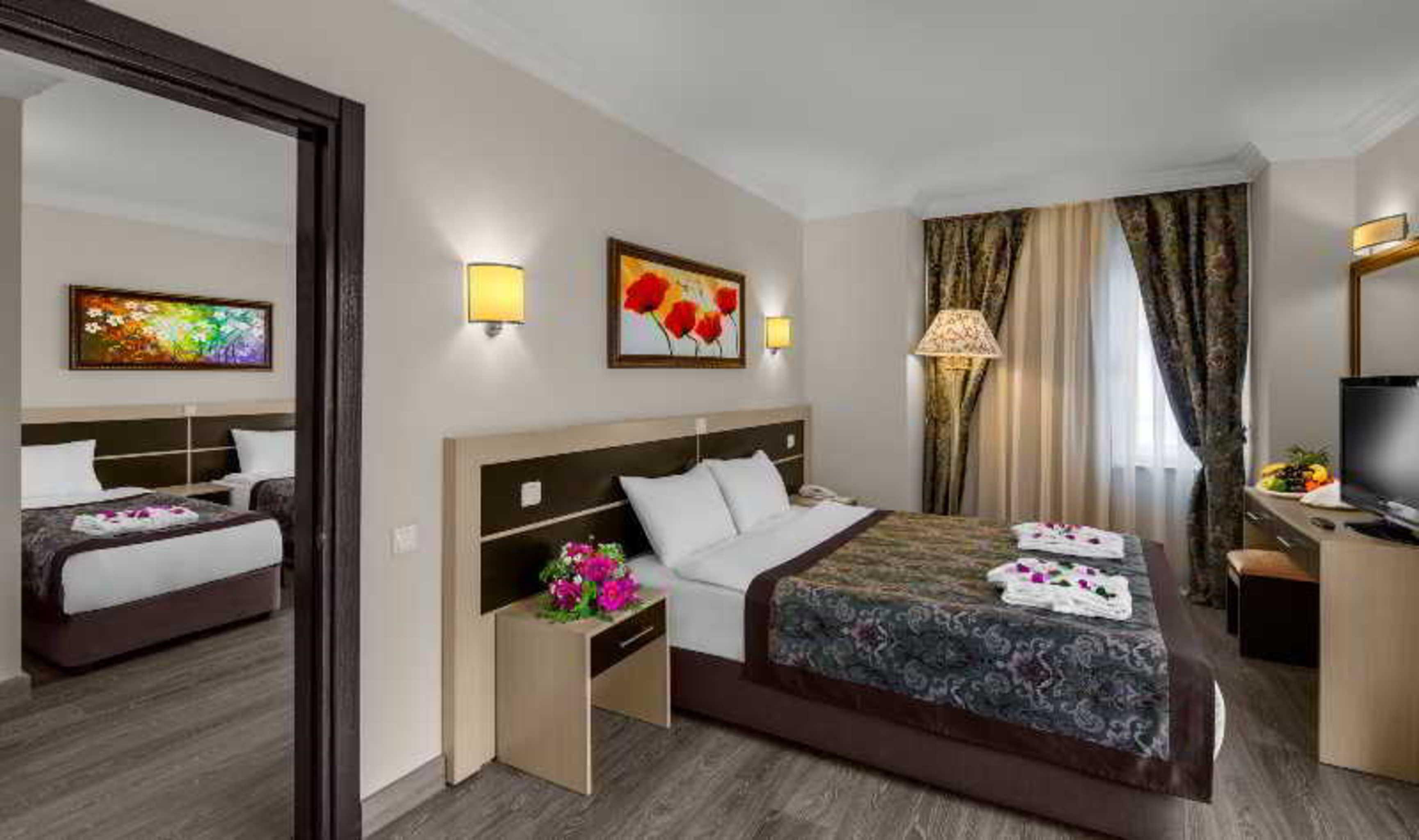 Crystal Aura & Resort Kemer
