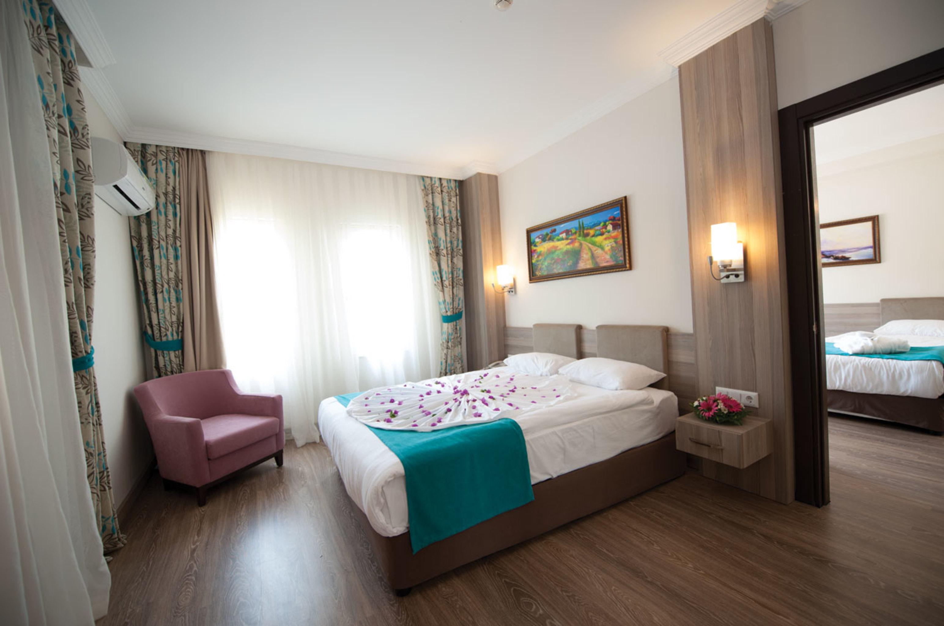 Resort Crystal Aura &