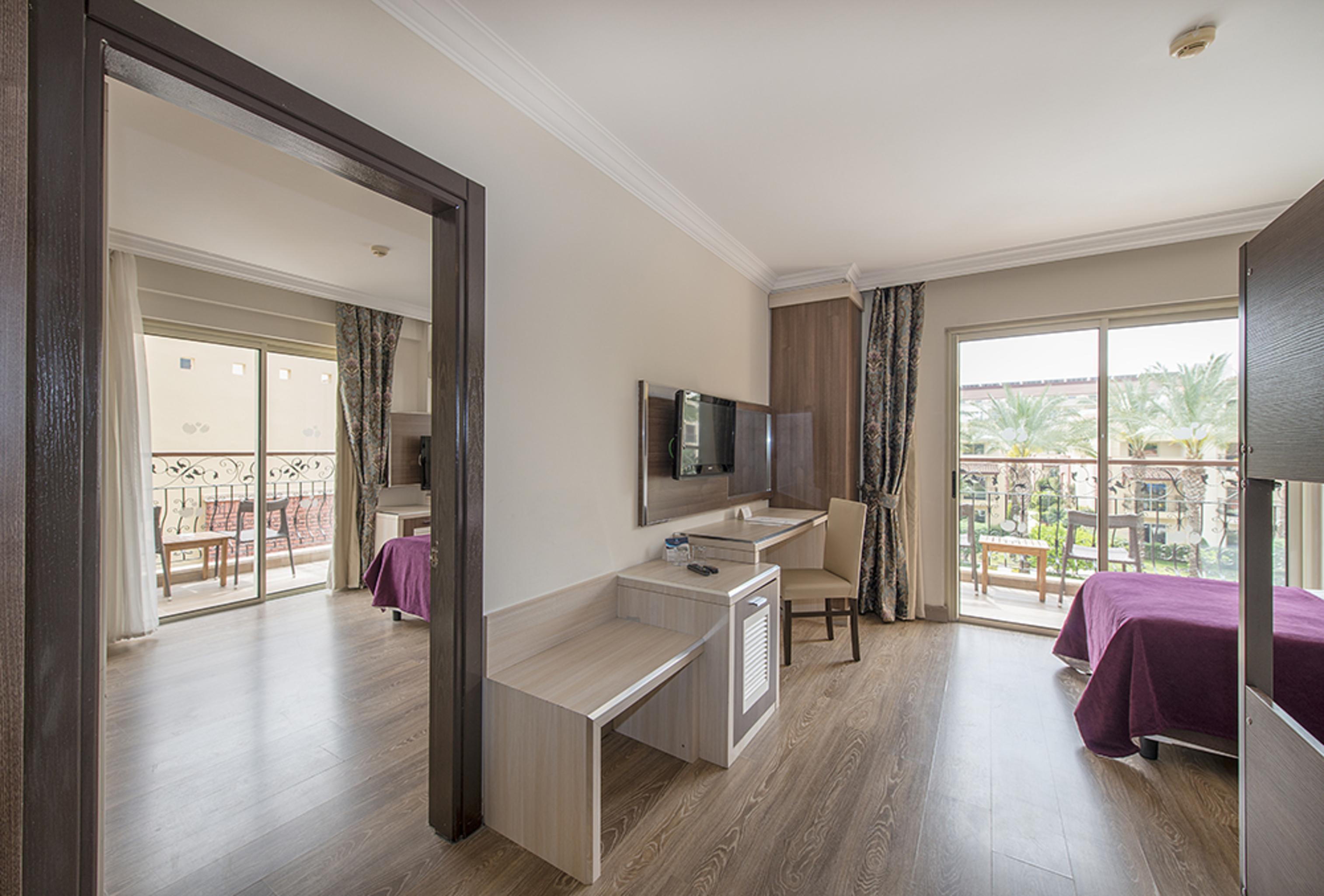 Crystal Aura & Resort Kemer