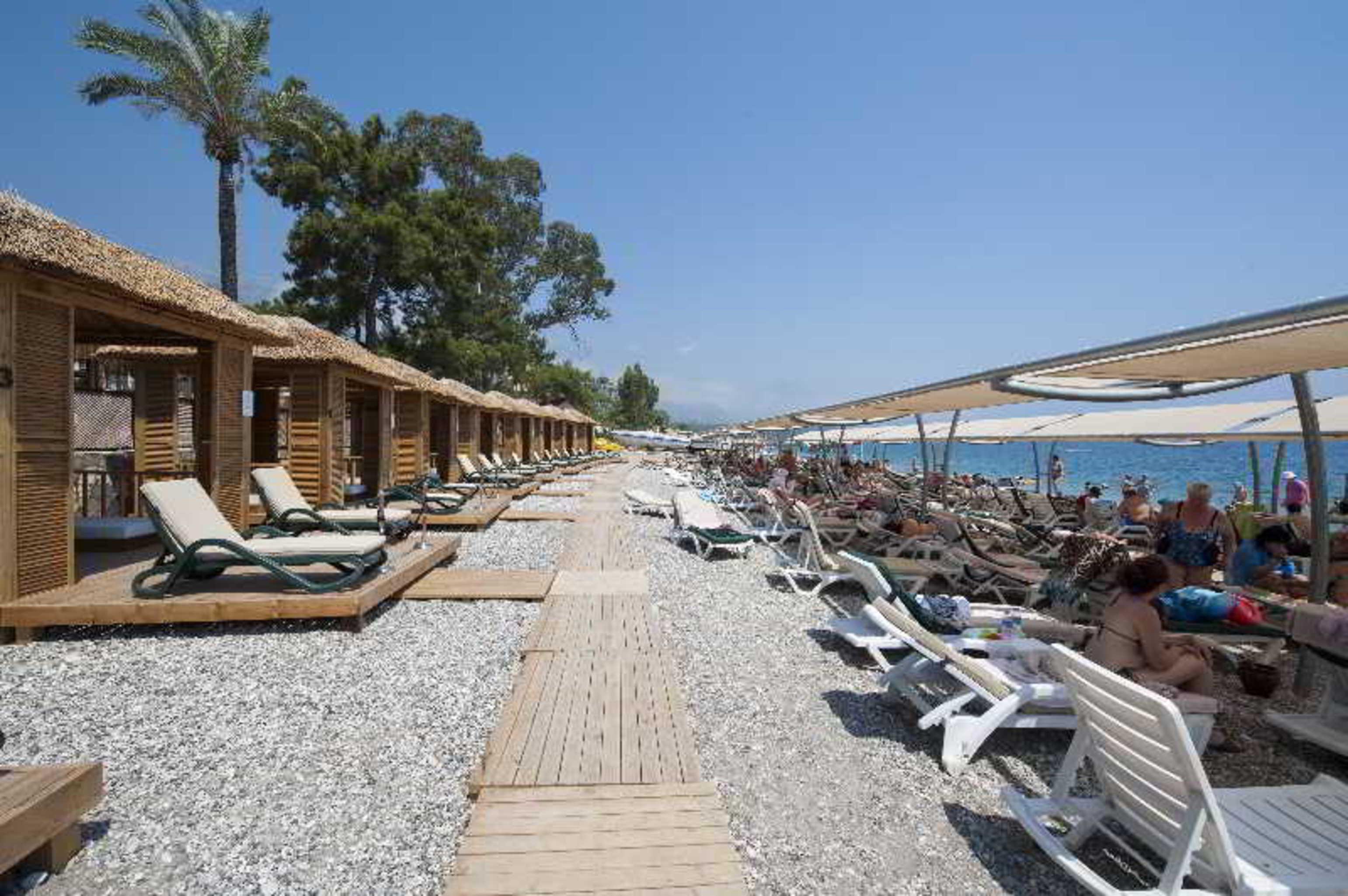 Resort Crystal Aura &