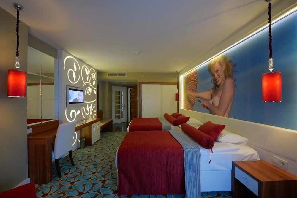 Vikingen Infinity & Hotel