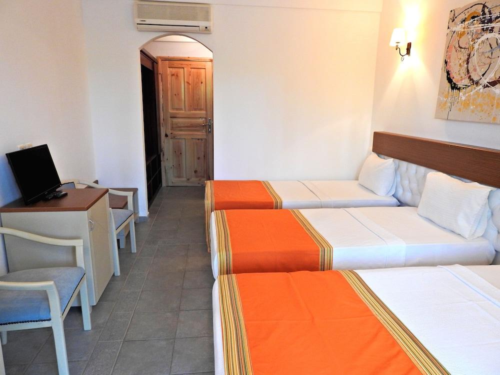 Hotel Tiana 4*