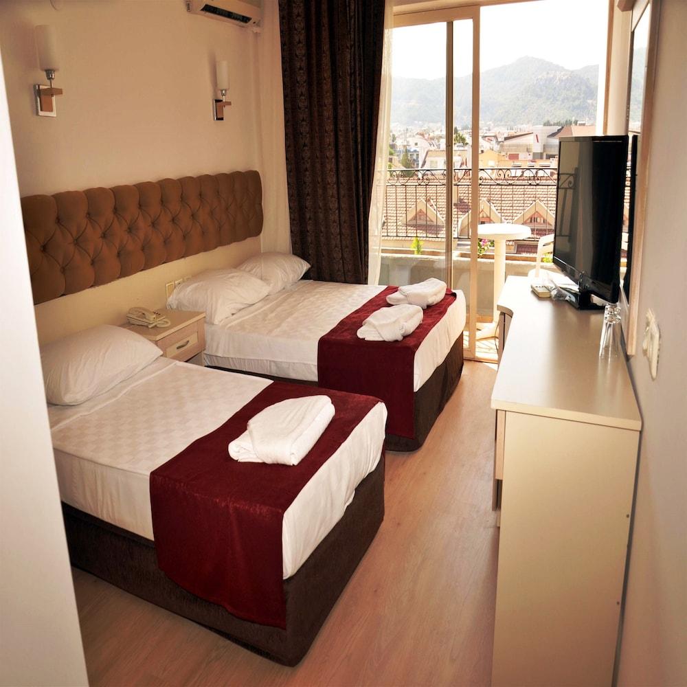 Almena Hotel 3*