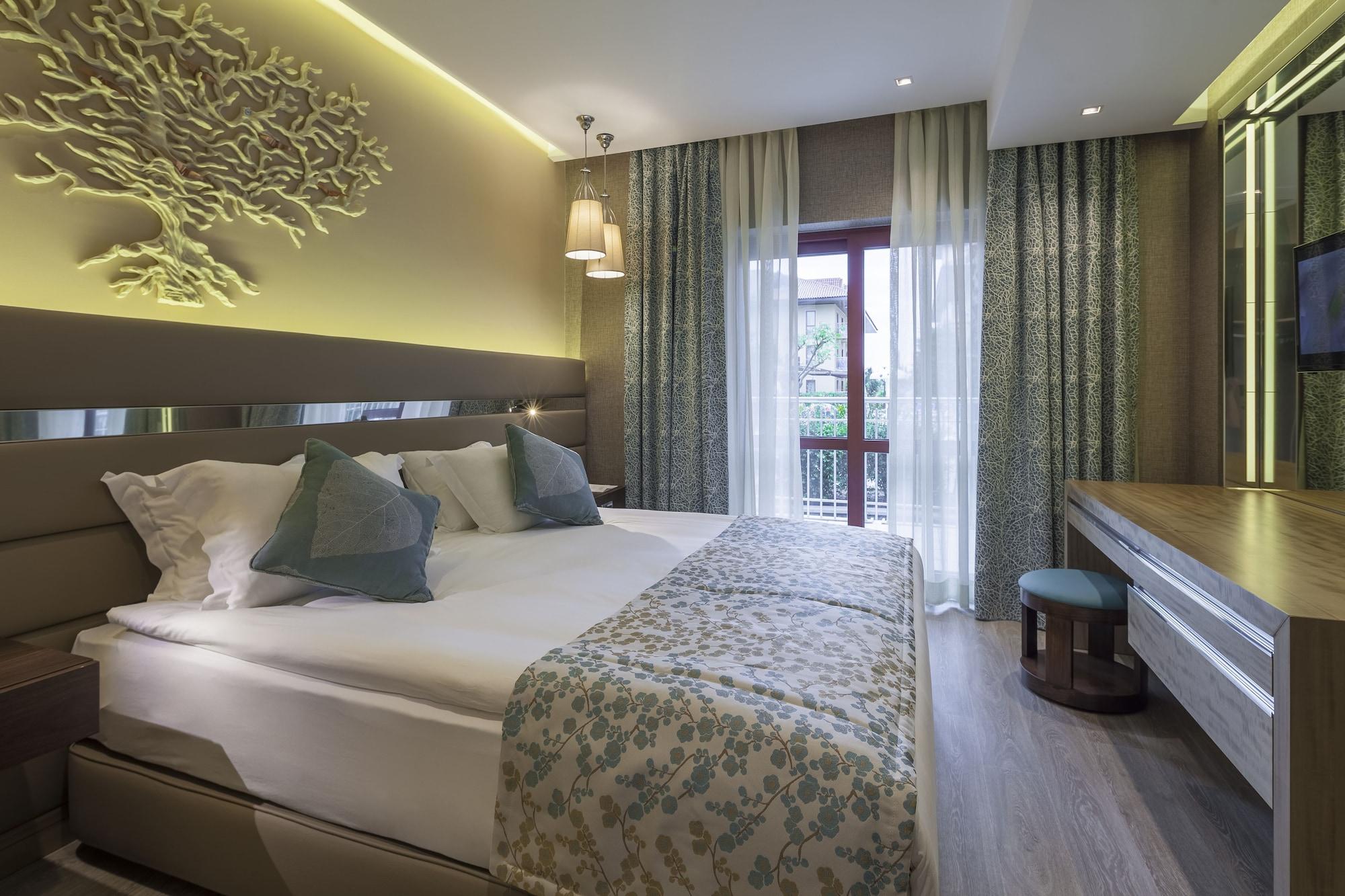 Club Grand Aqua Hotel