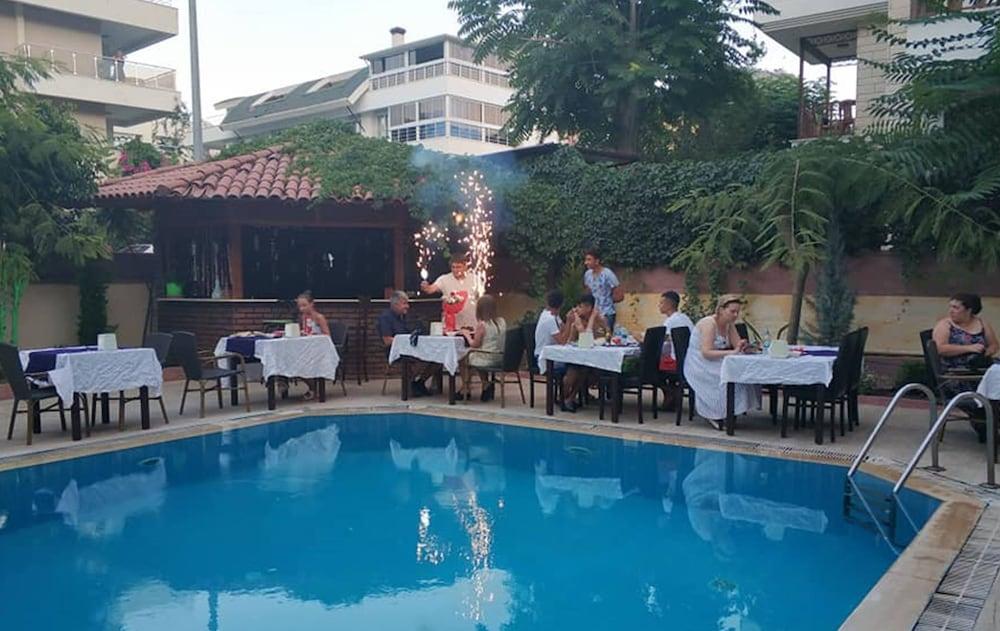 Agon Hotel 3*
