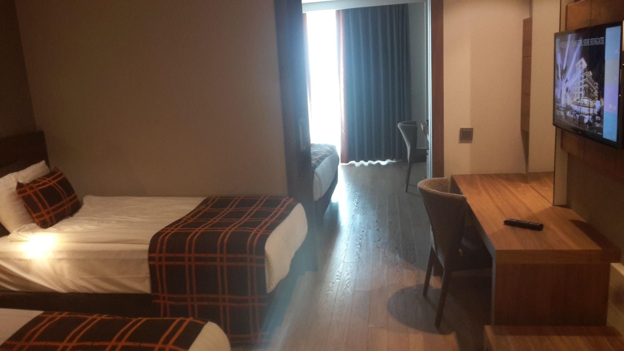 Hotel Sunport Side
