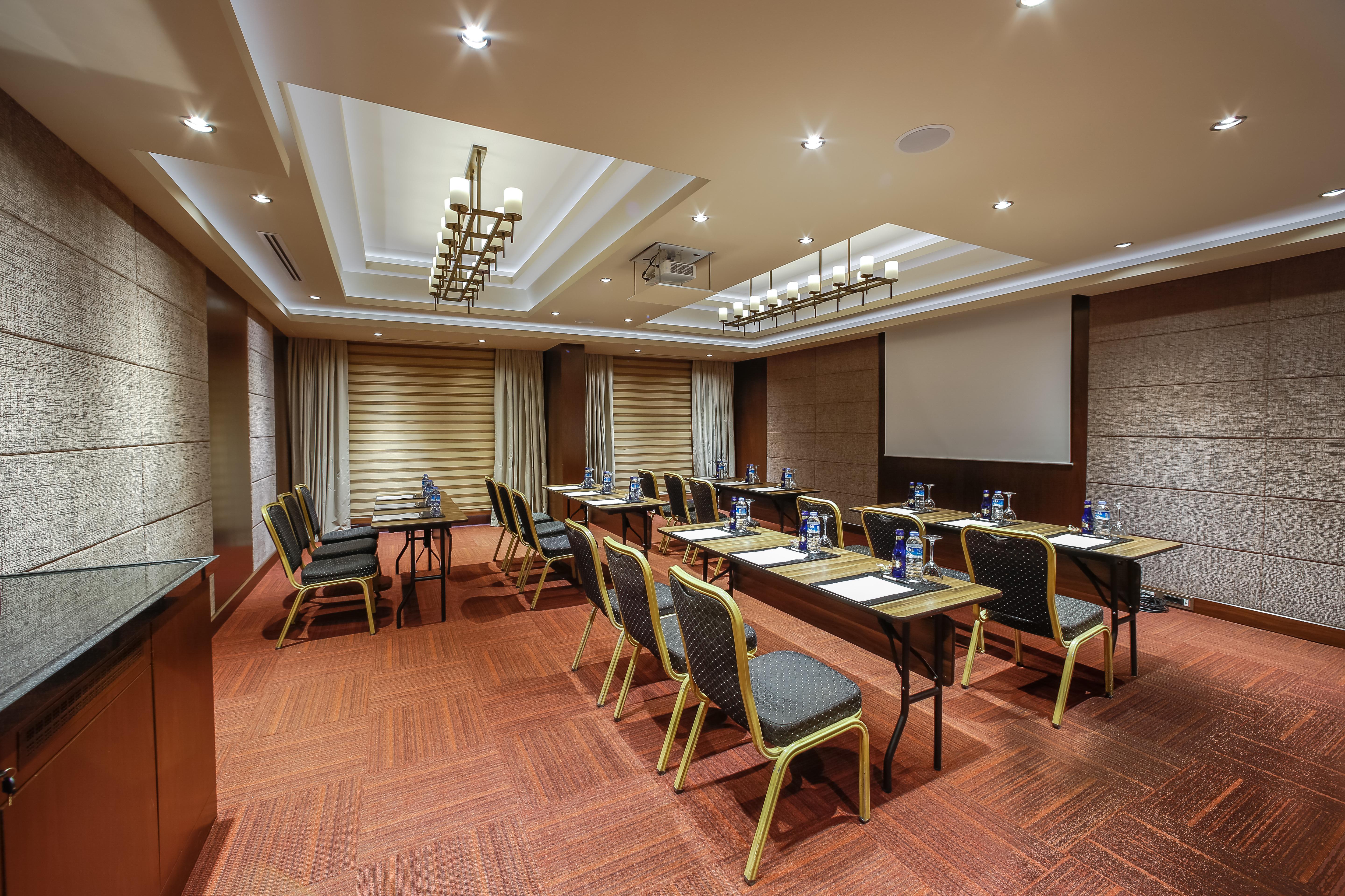 Almira Thermal & Convention Center Hotel