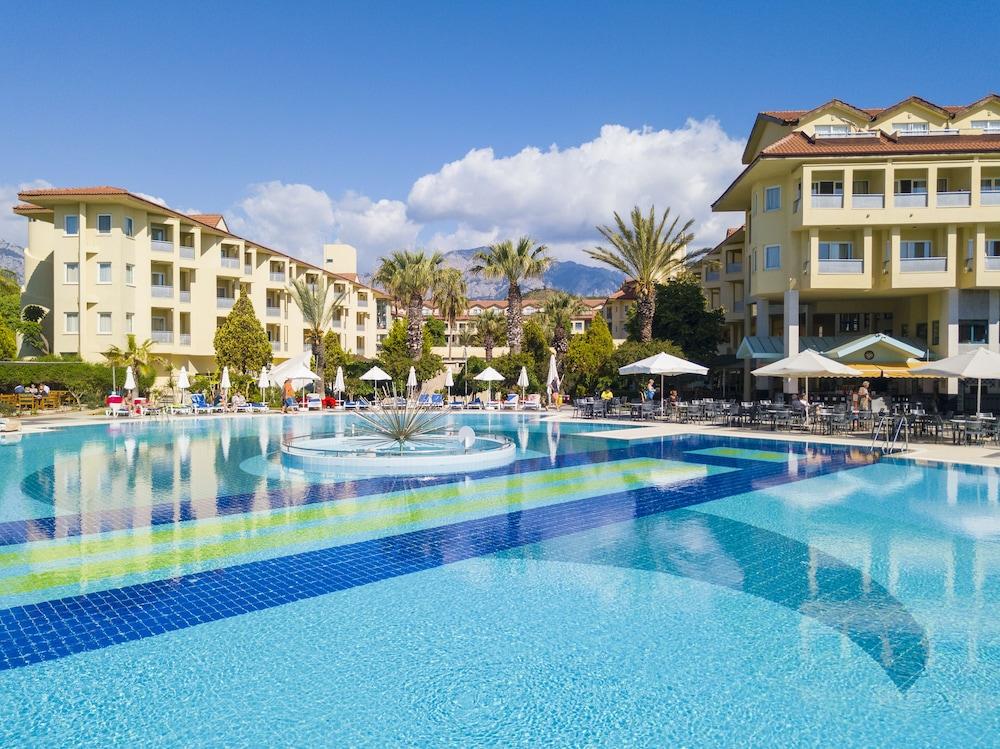 Resort Queen's Park Le Jardin 5*