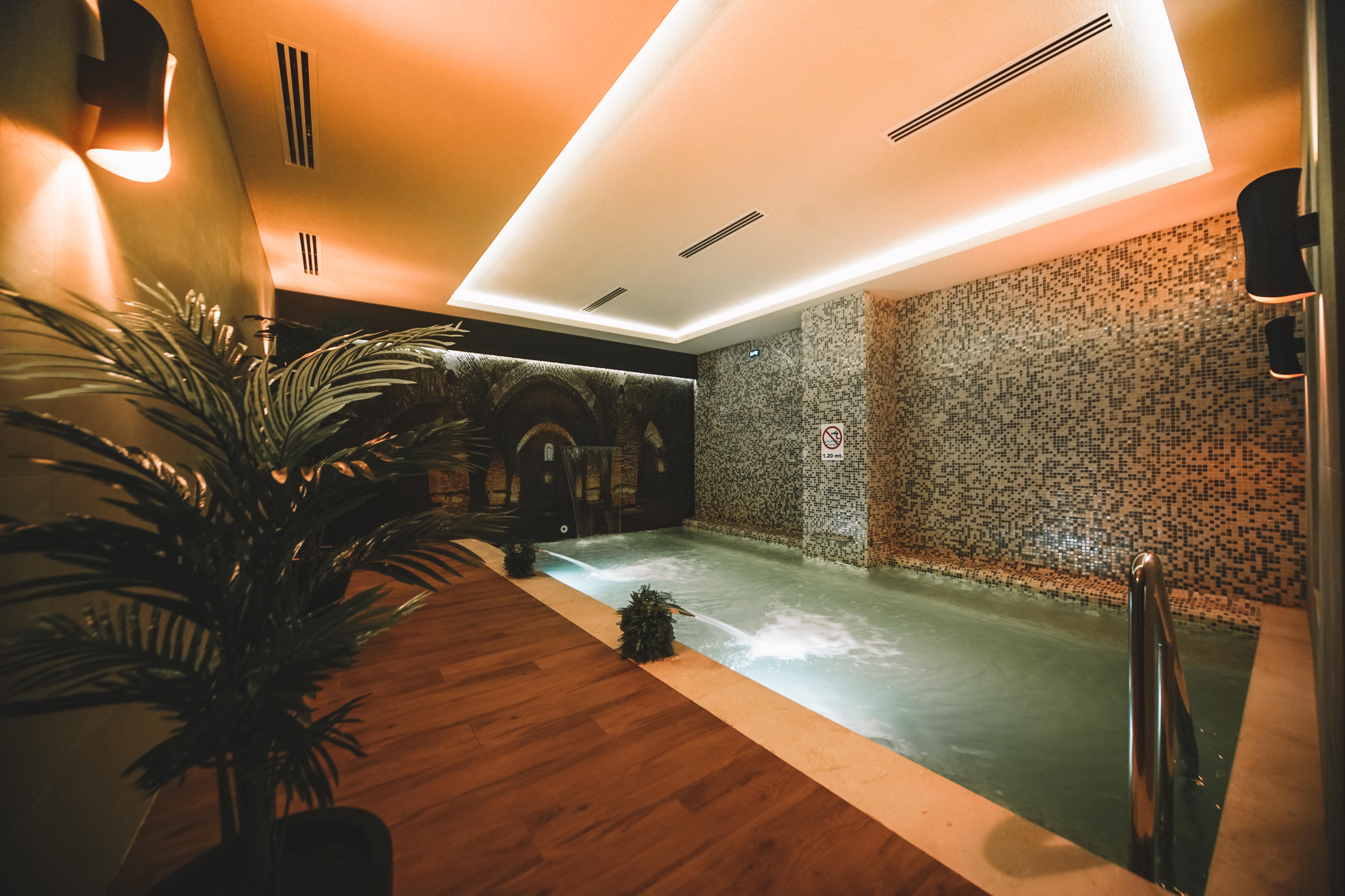 Hotel Almira Thermal & Convention Center 5*
