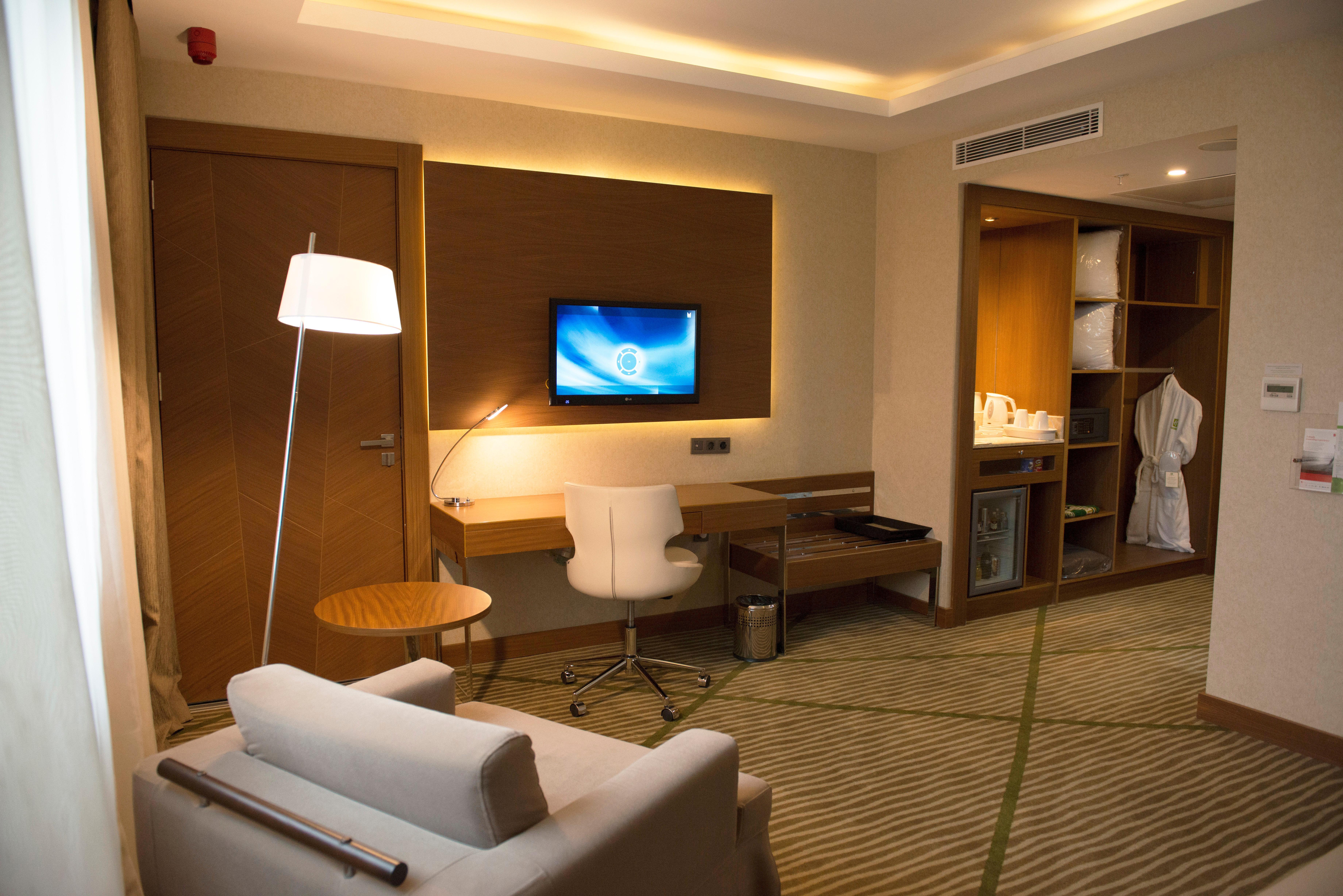 Hotel By Ihg