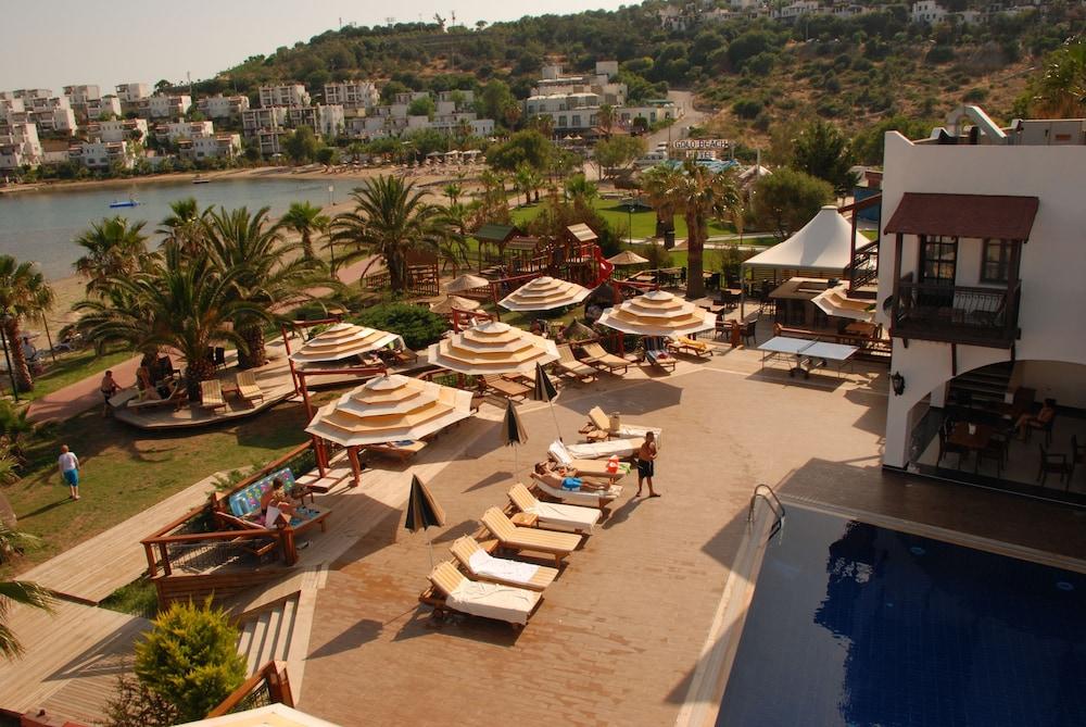 Hotel Costa Bitezhan 4*