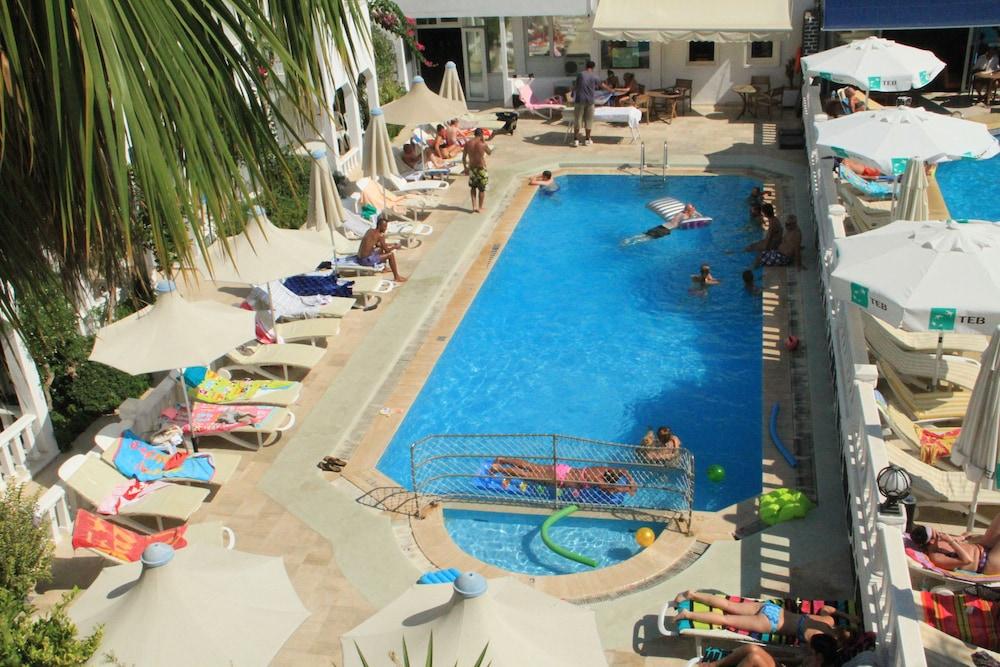 Hotel The Hello 3*