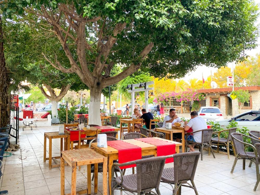 Hotel The Hello 3*