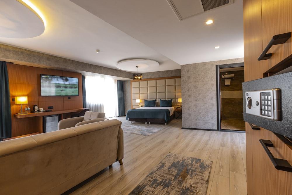 Grand Vaves Hotel