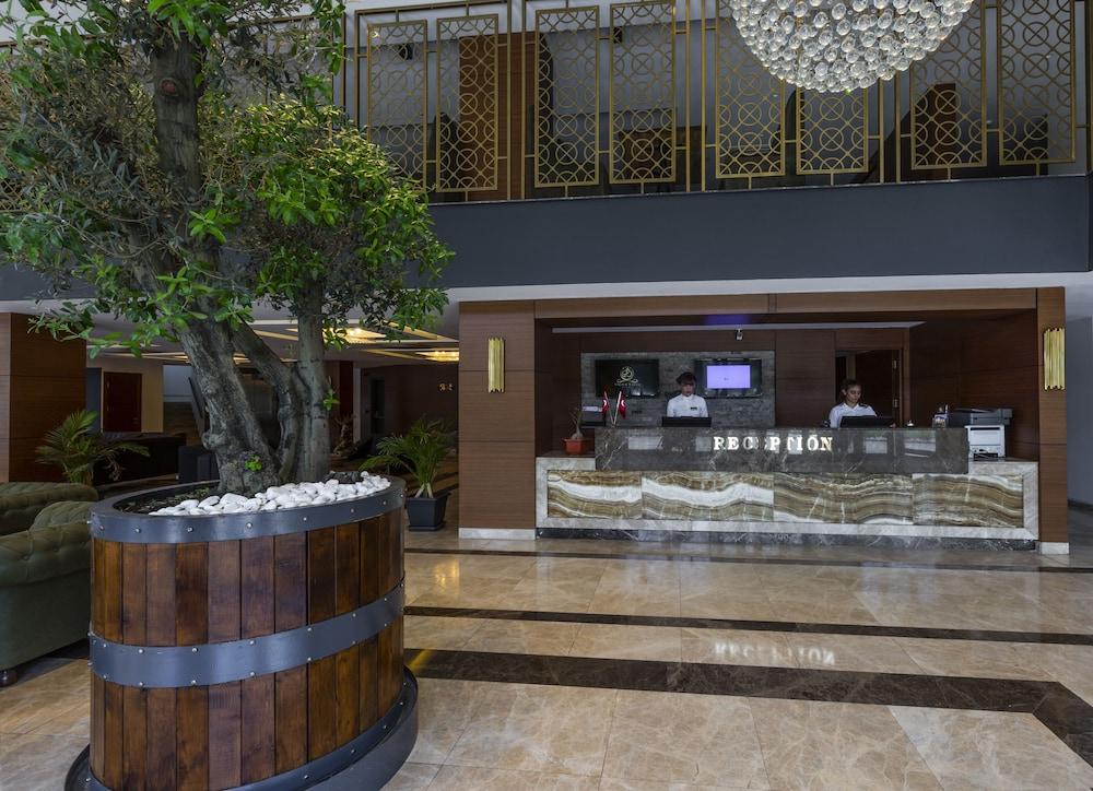 Grand Vaves Hotel 4*