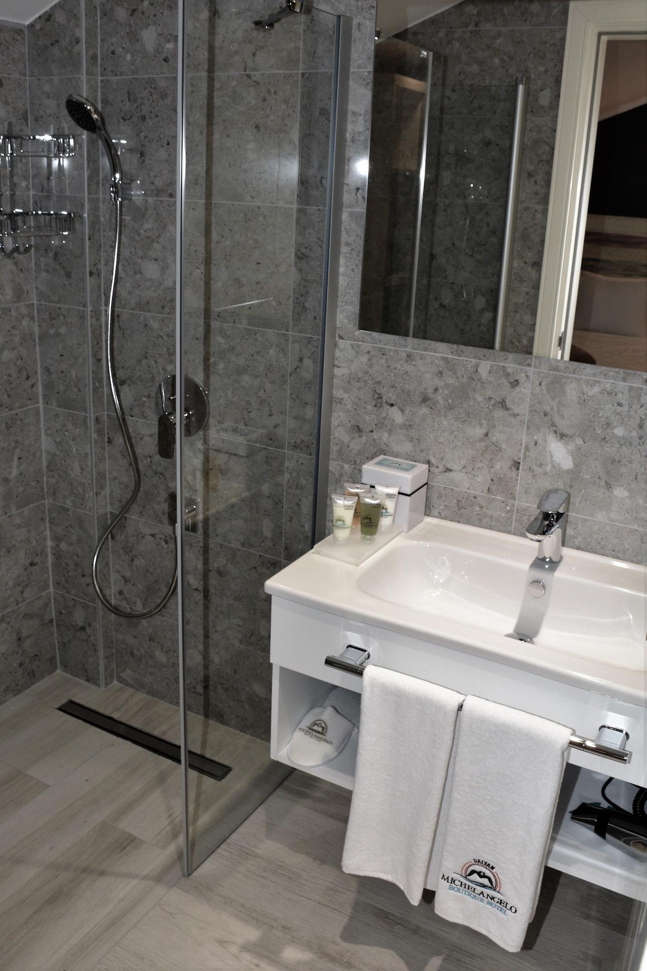 Michelangelo Boutique Hotel 2*