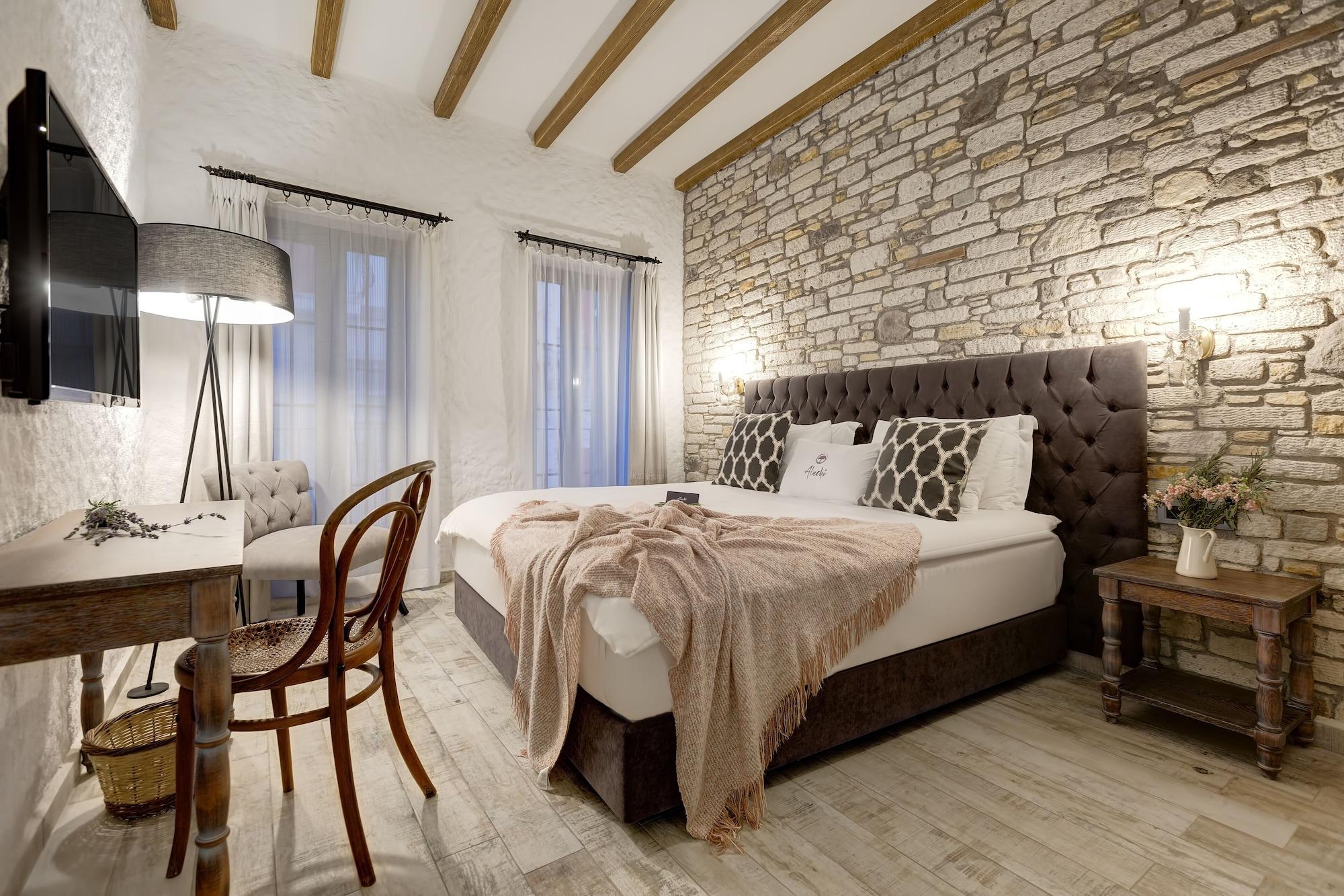 Alachi Hotel 2*