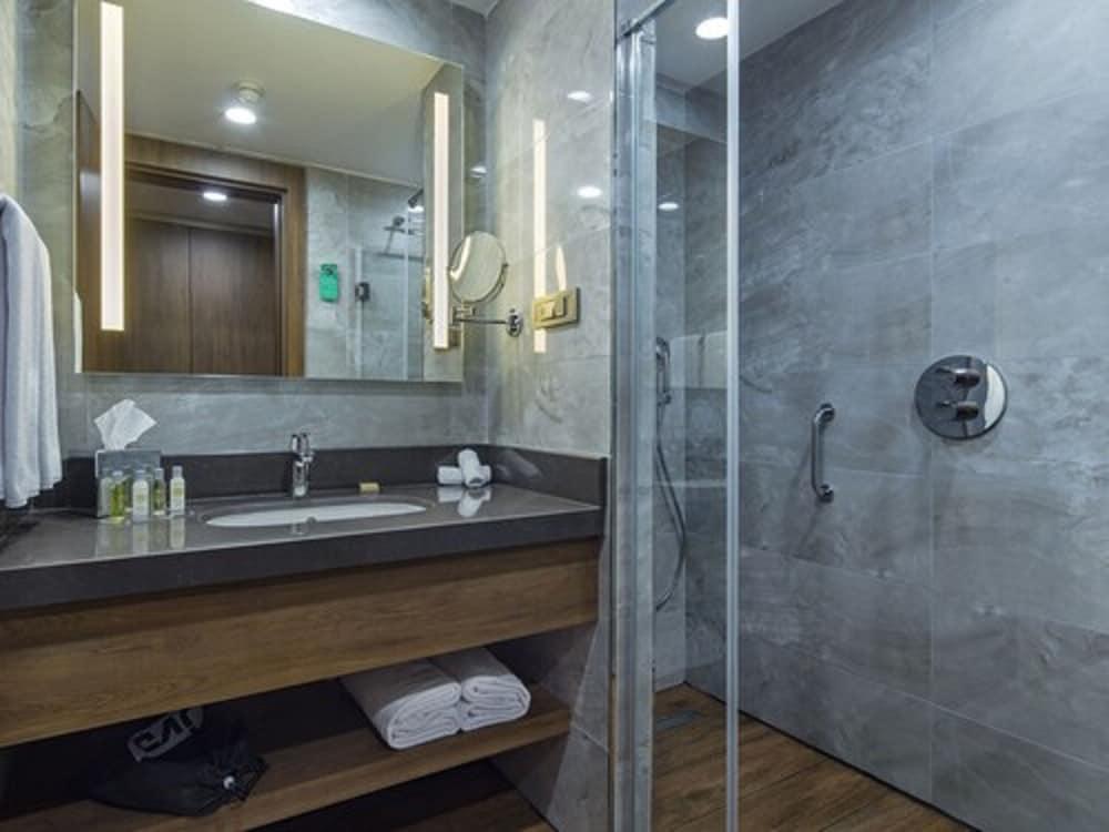 Hilton Garden Yalova 4*