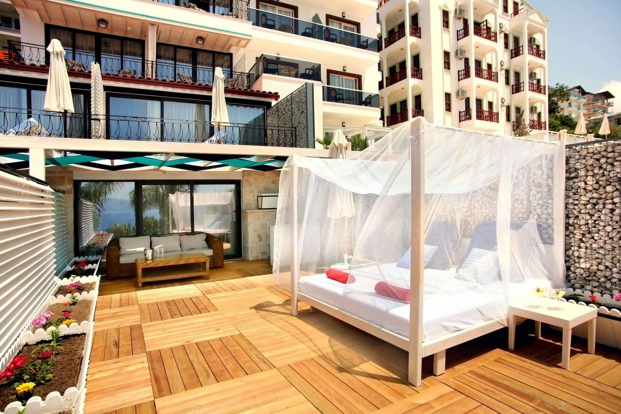 Nur Hotel 2*