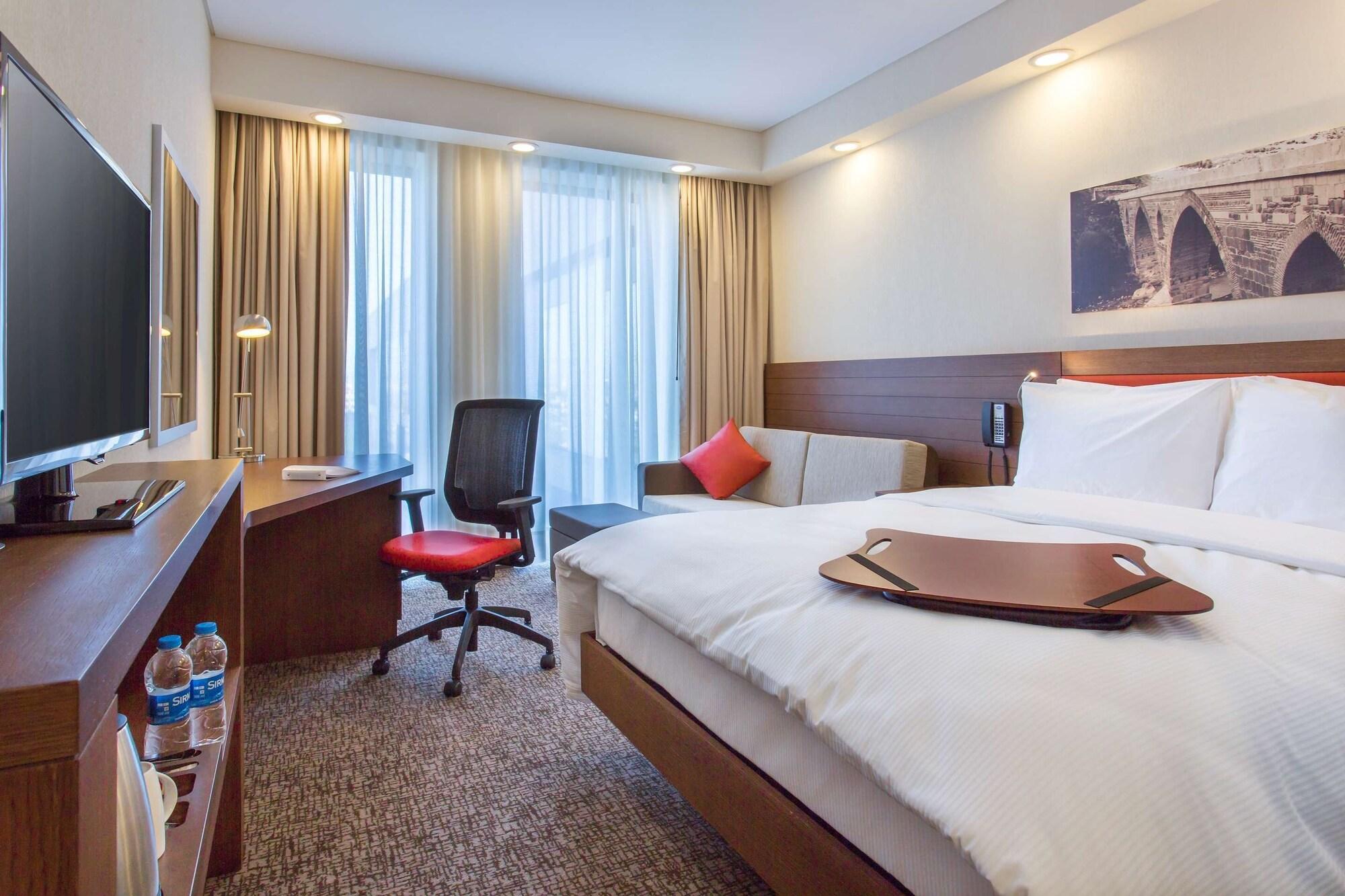 Hampton By Hilton 4*
