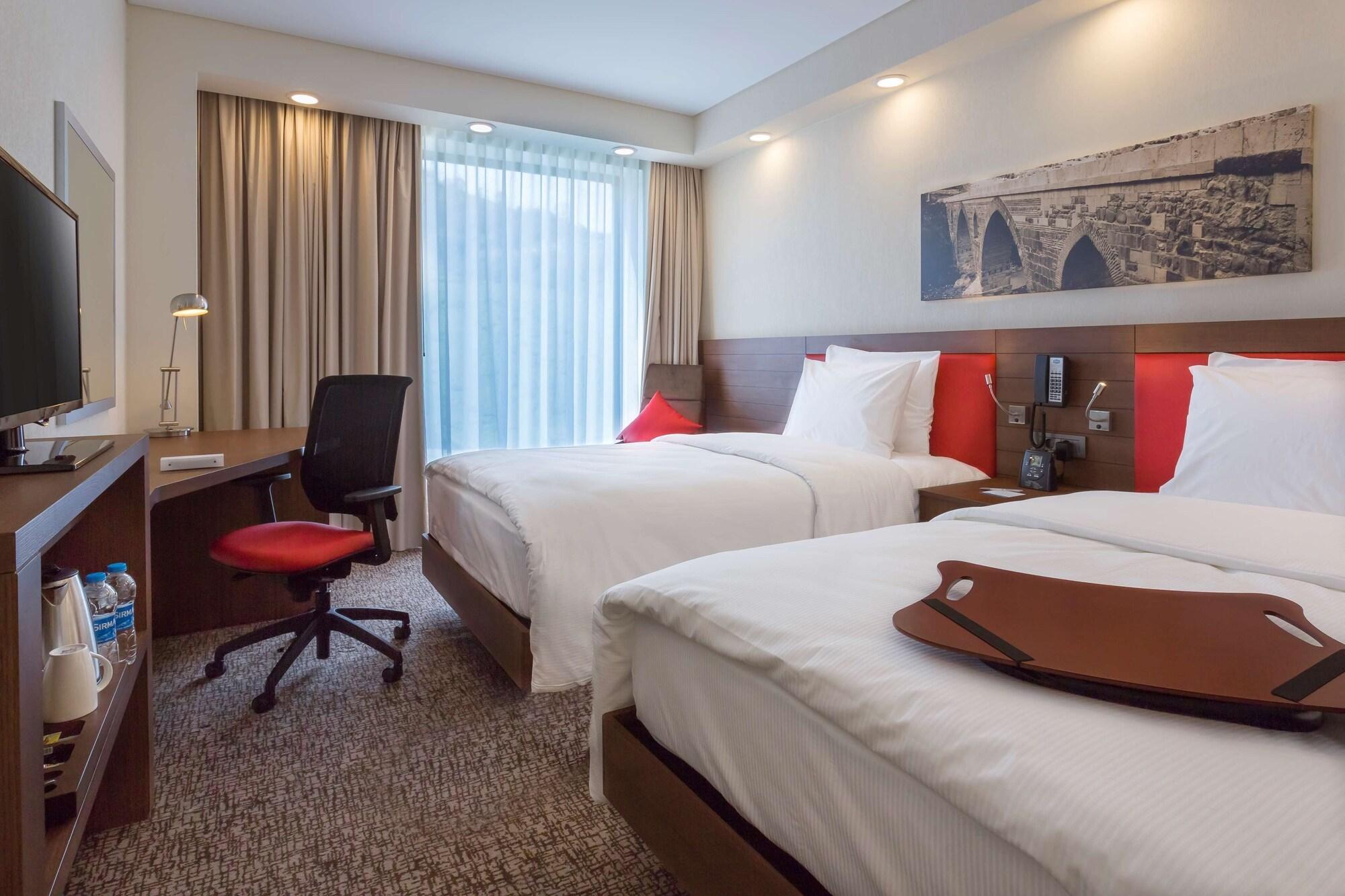 Hotel Hampton By Hilton 4*