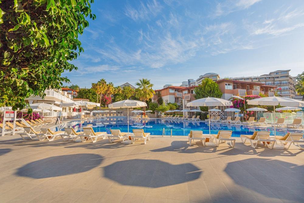 Justiniano Club 4* Okurcalar