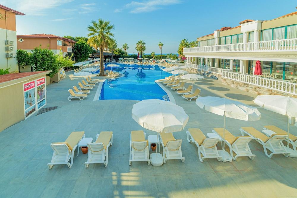 Resort Justiniano Club Okurcalar