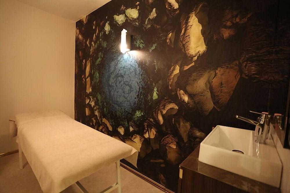 Hotel Life Corner 4*