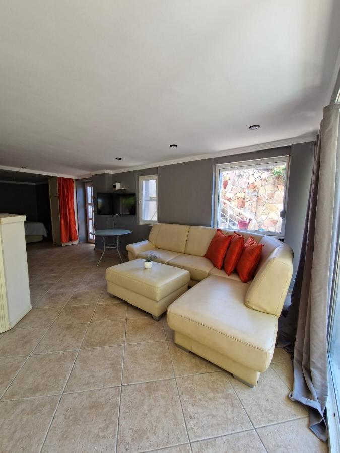 2 Rooms Apartment With Garden *