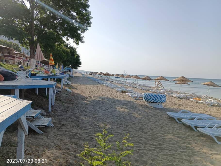 Kumburgaz Sahilde, Sitede, Konforlu, Manzarali Ve Klimali Apartment Buyukcekmece