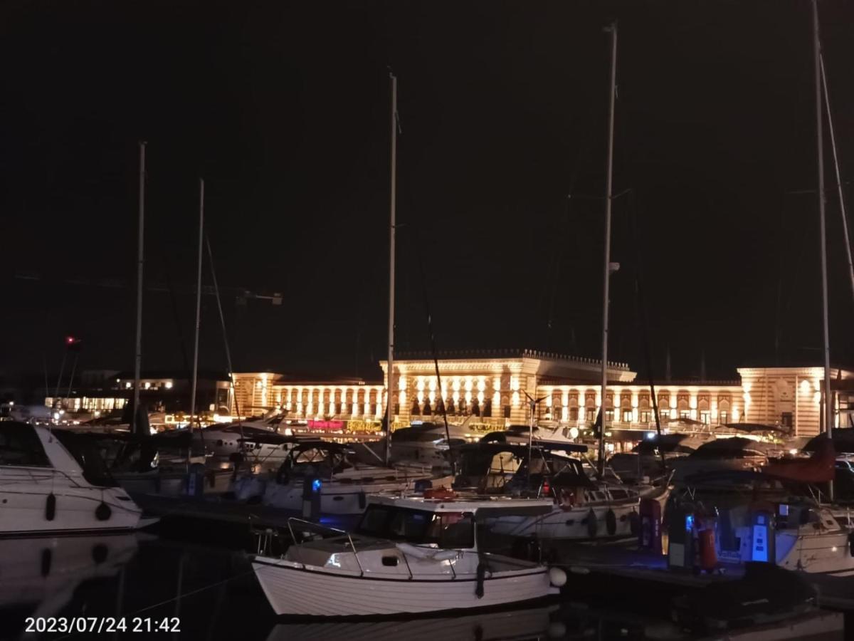 Kumburgaz Sahilde, Sitede, Konforlu, Manzarali Ve Klimali *