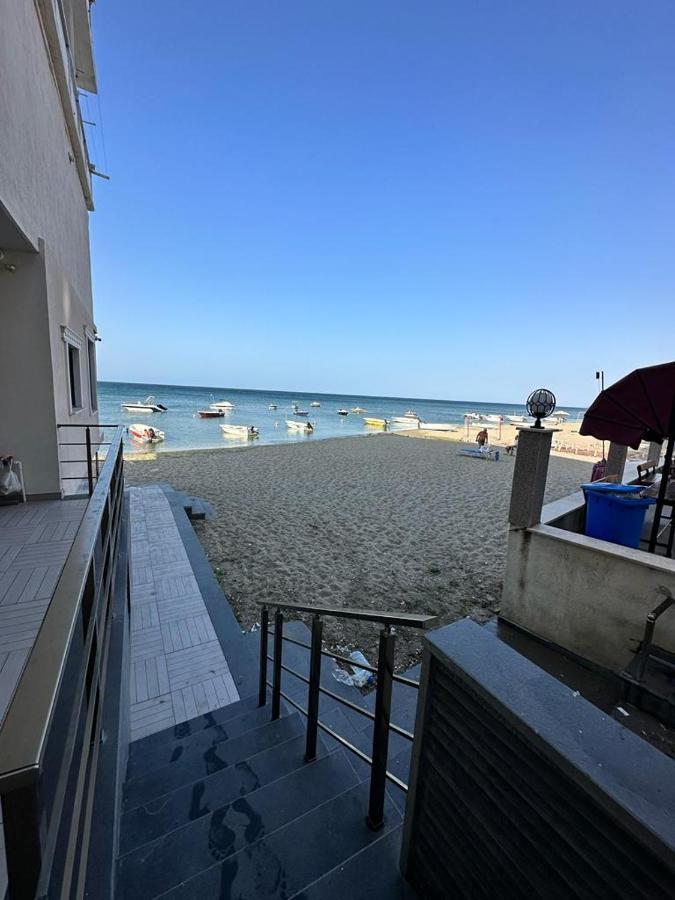 Kumburgaz Sahilde, Sitede, Konforlu, Manzarali Ve Klimali Apartment *