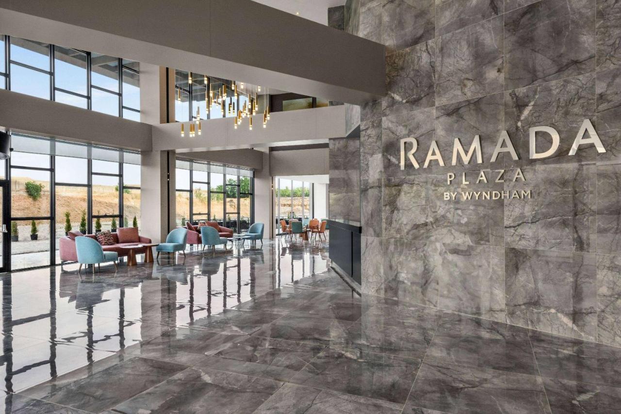 Hotel Ramada Plaza By Wyndham Batman