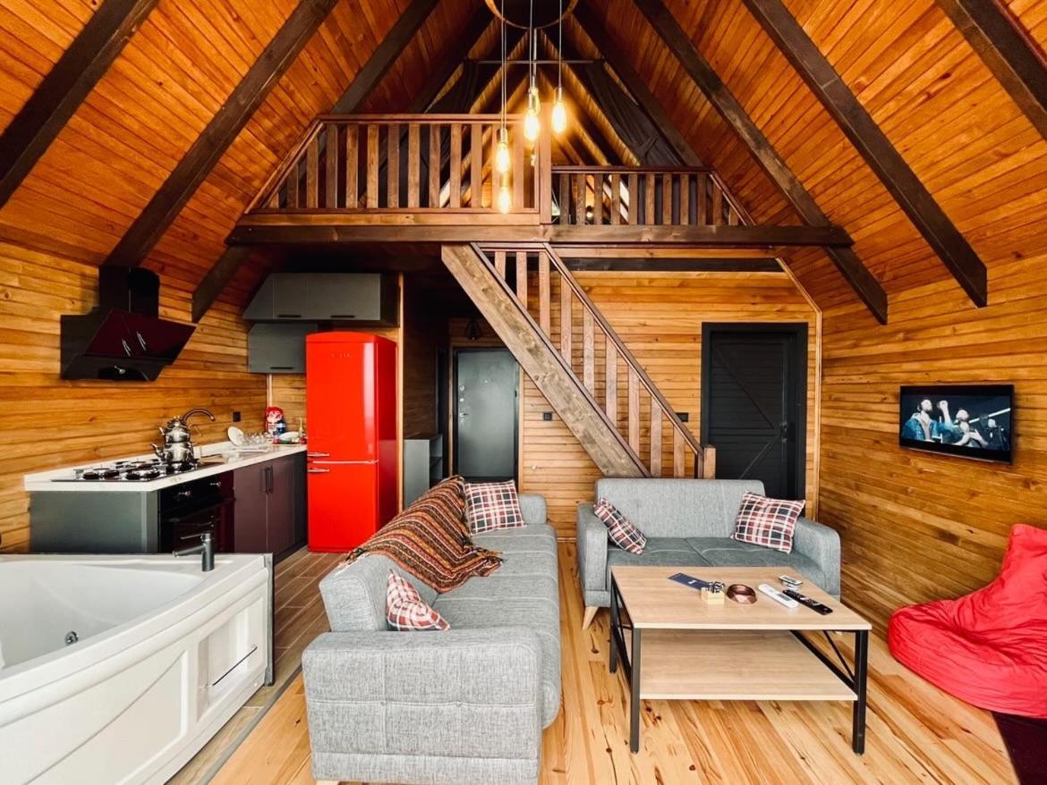 Moon House Resort *