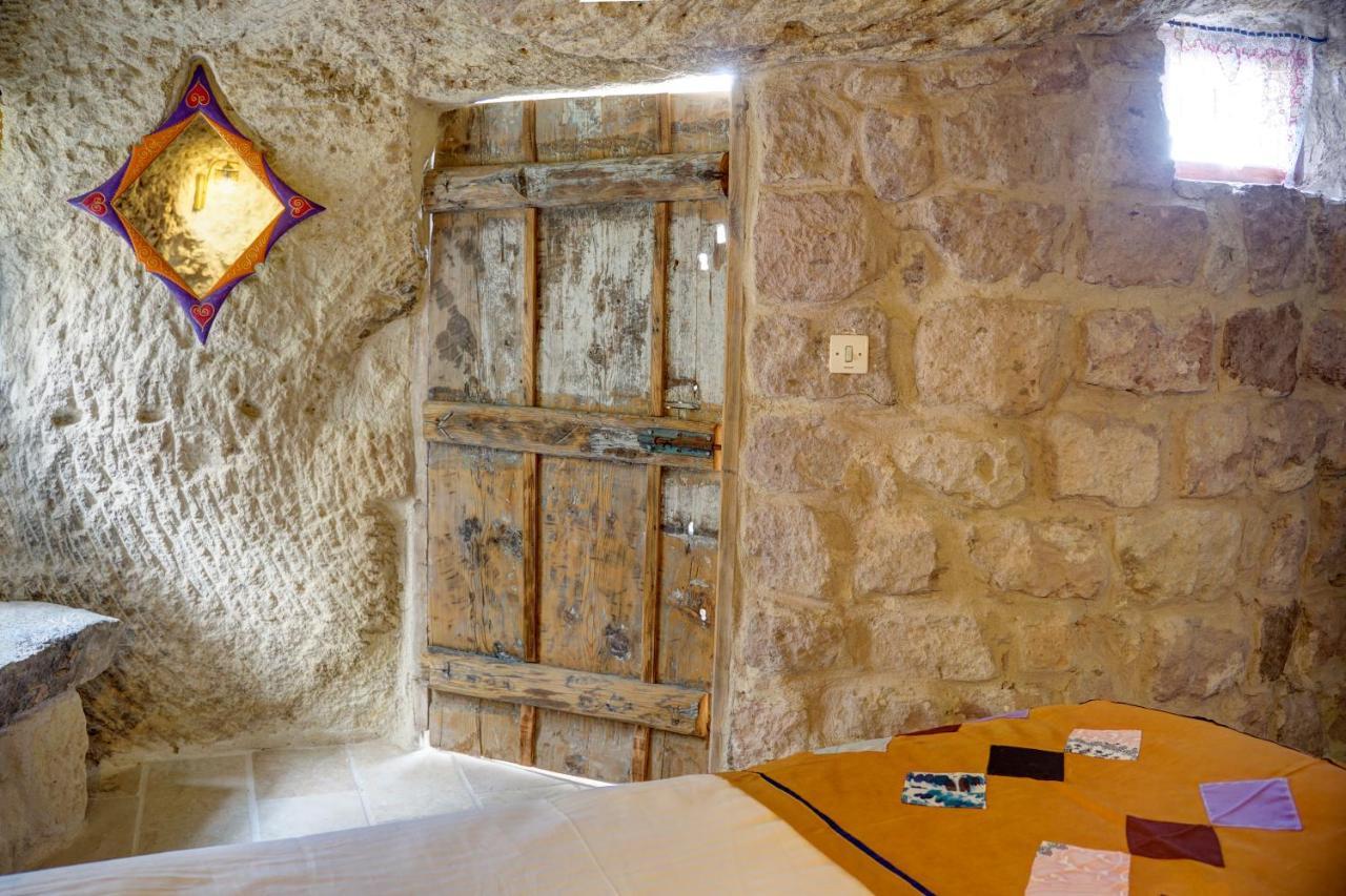 Hotel Gibos Cave *