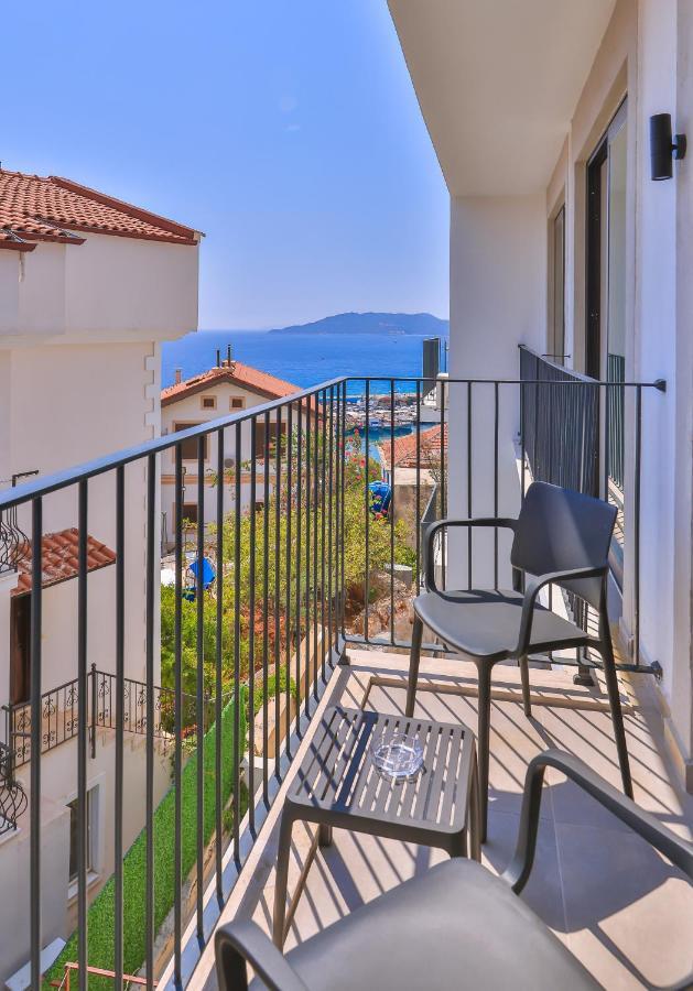 Athena Hotel *