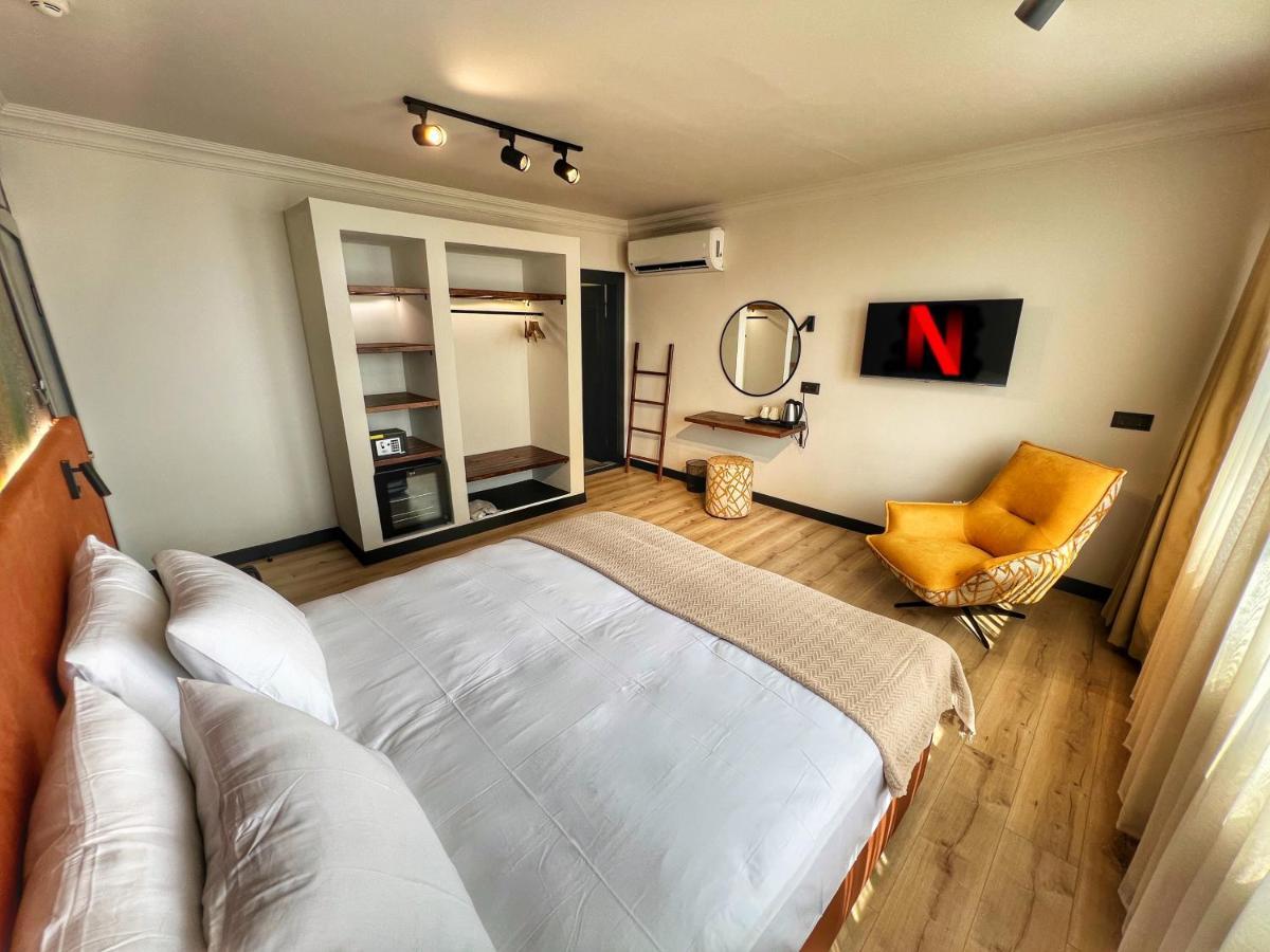 Oji Hotel *