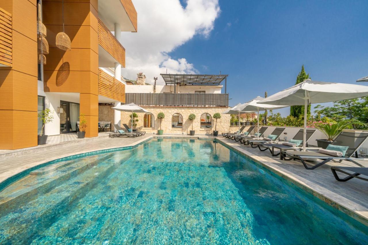 Lupia Suites Hotel *
