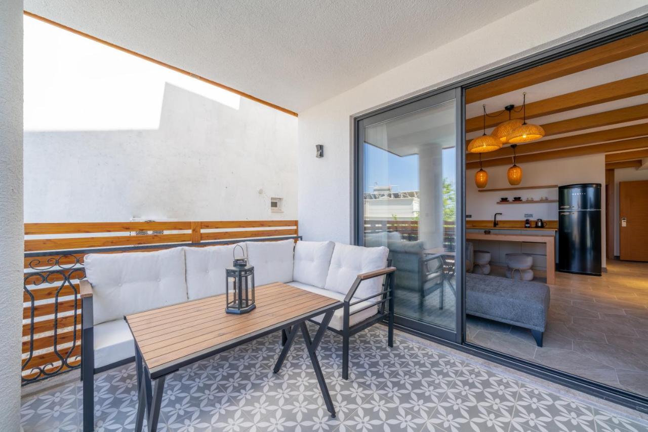 Lupia Suites Hotel *