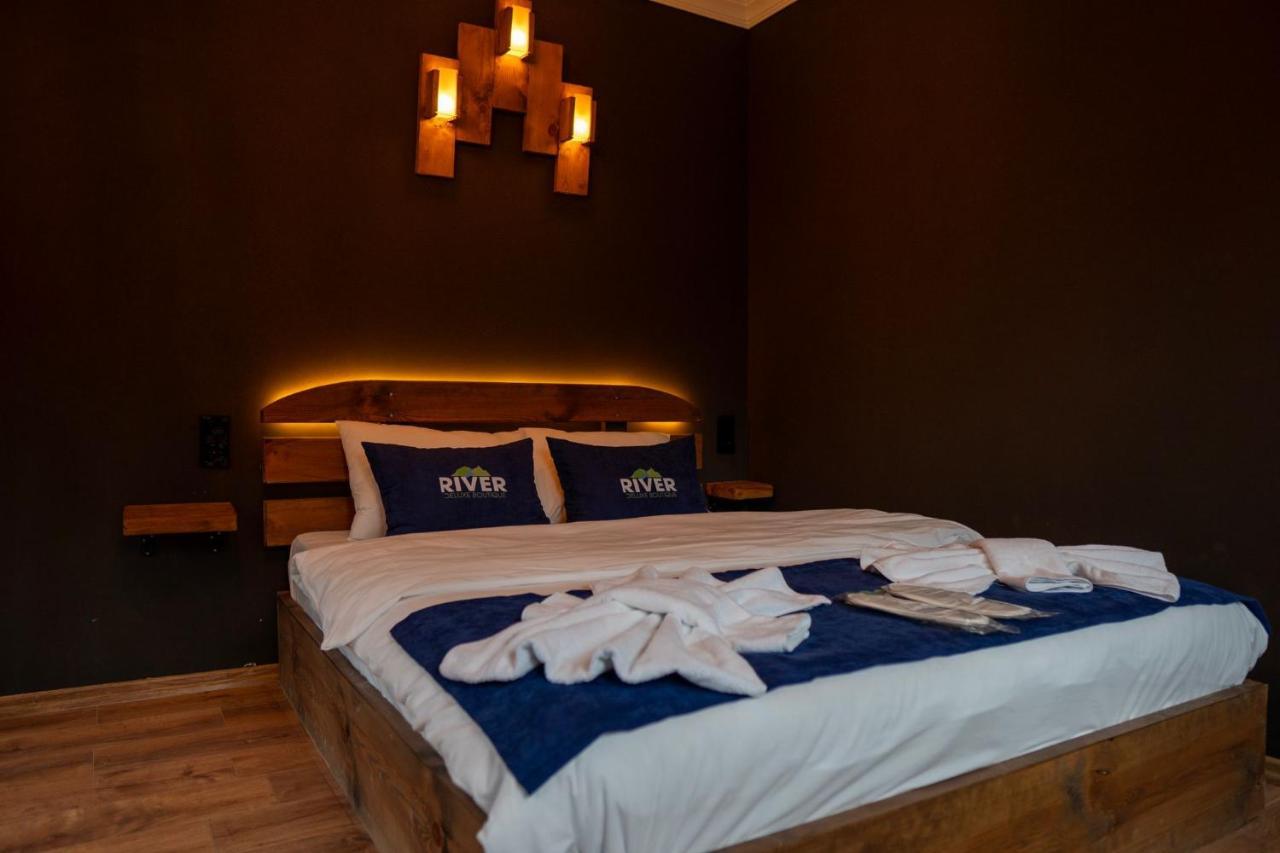 River Deluxe Hotel *