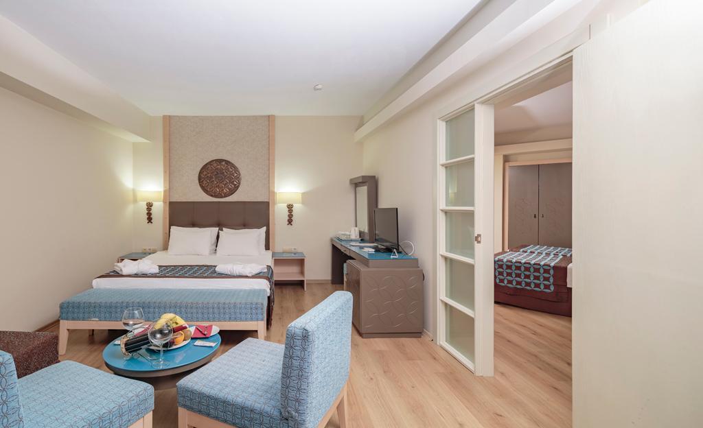 Lago Hotel 5* Side